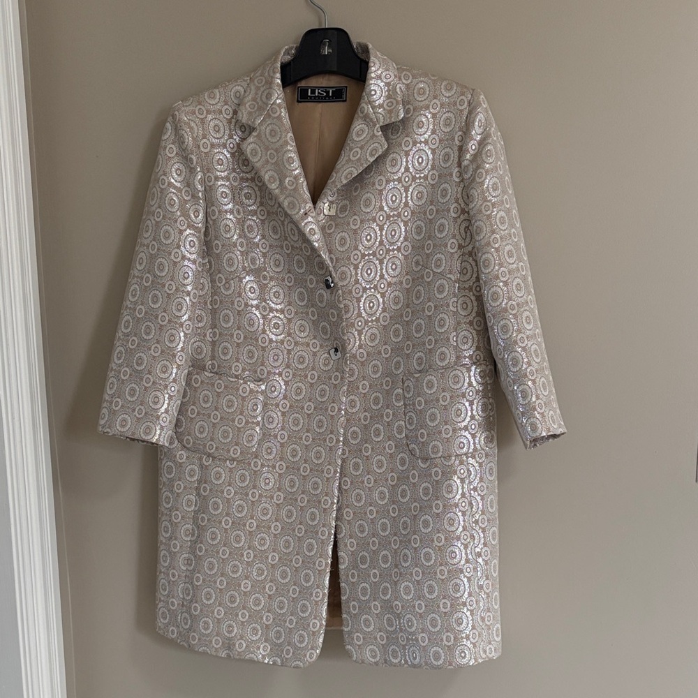 LIST Women's Elegant Cream Blazer